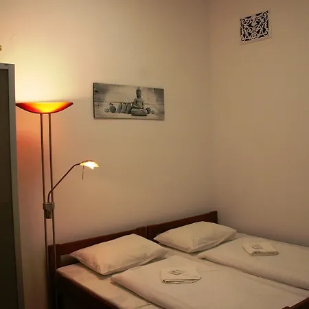 Walking Bed Lonyay Hostel Budapest